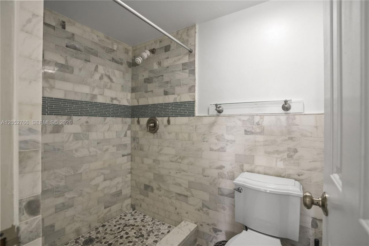 3516 Whitehall Dr, Unit 301, West Palm Beach, FL 33401 Photo