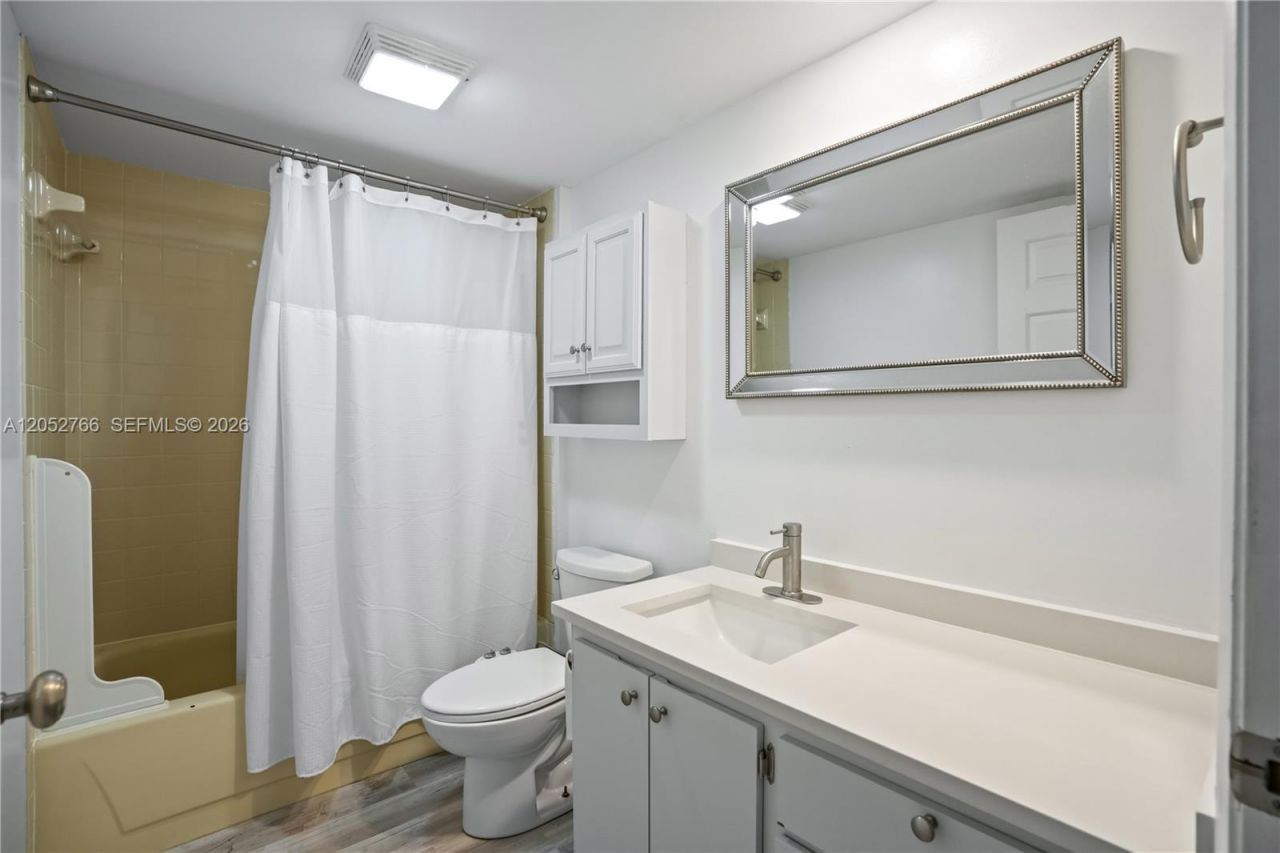 3516 Whitehall Dr, Unit 301, West Palm Beach, FL 33401 Photo