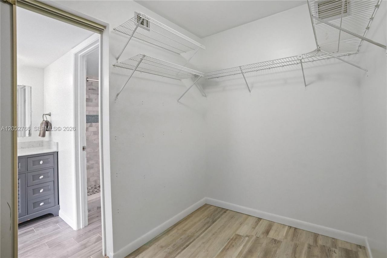 3516 Whitehall Dr, Unit 301, West Palm Beach, FL 33401 Photo