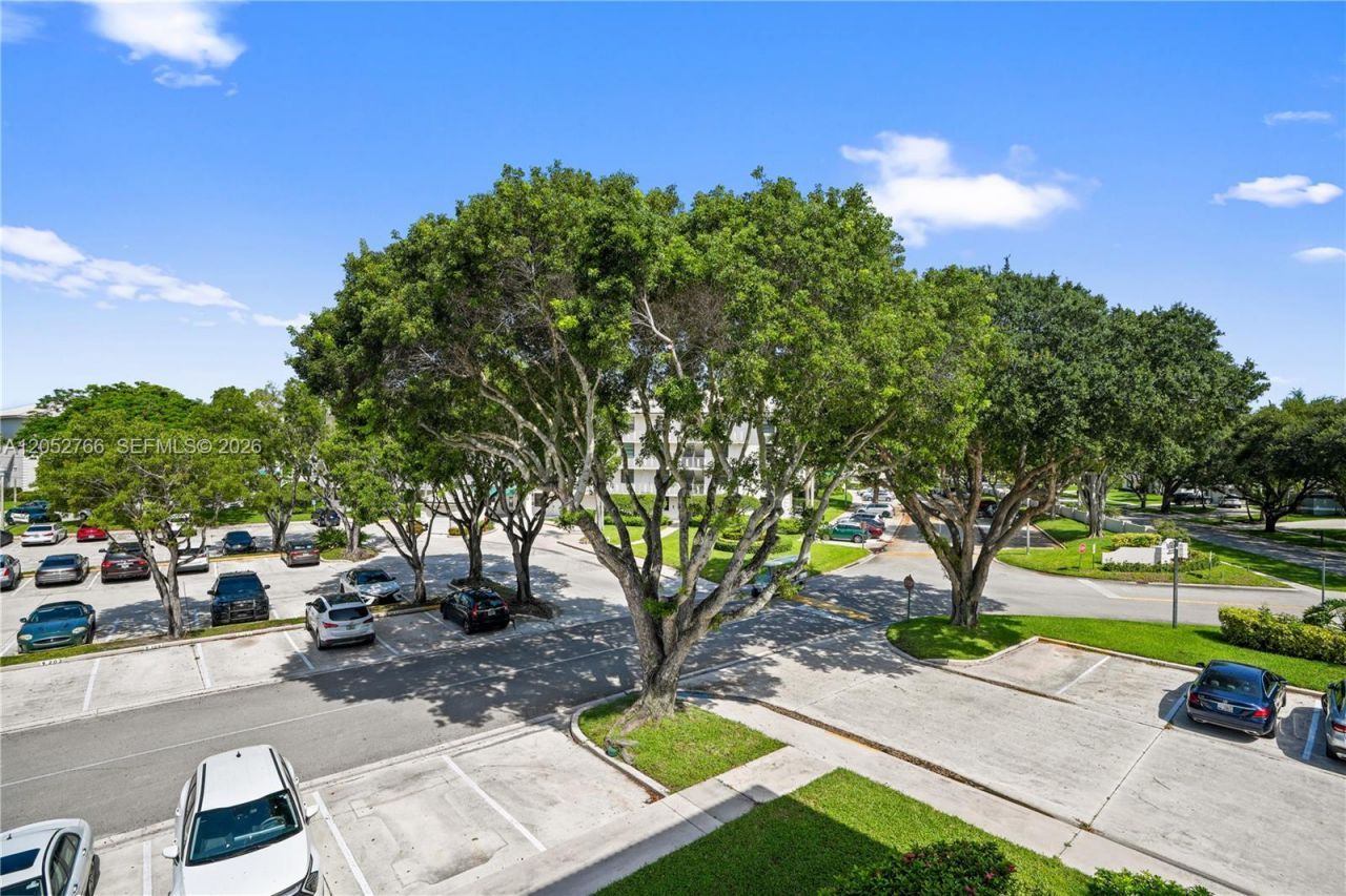 3516 Whitehall Dr, Unit 301, West Palm Beach, FL 33401 Photo
