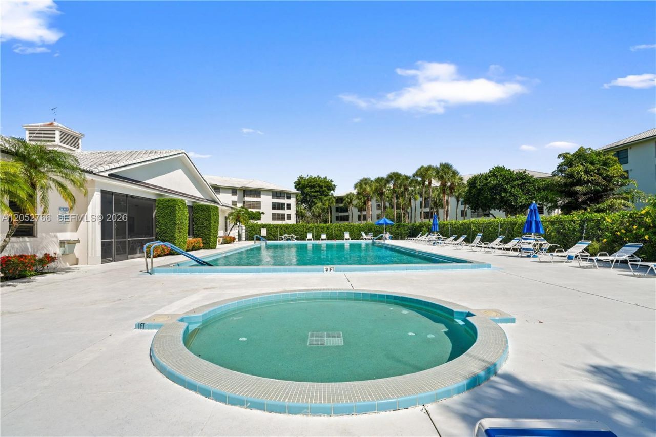 3516 Whitehall Dr, Unit 301, West Palm Beach, FL 33401 Photo