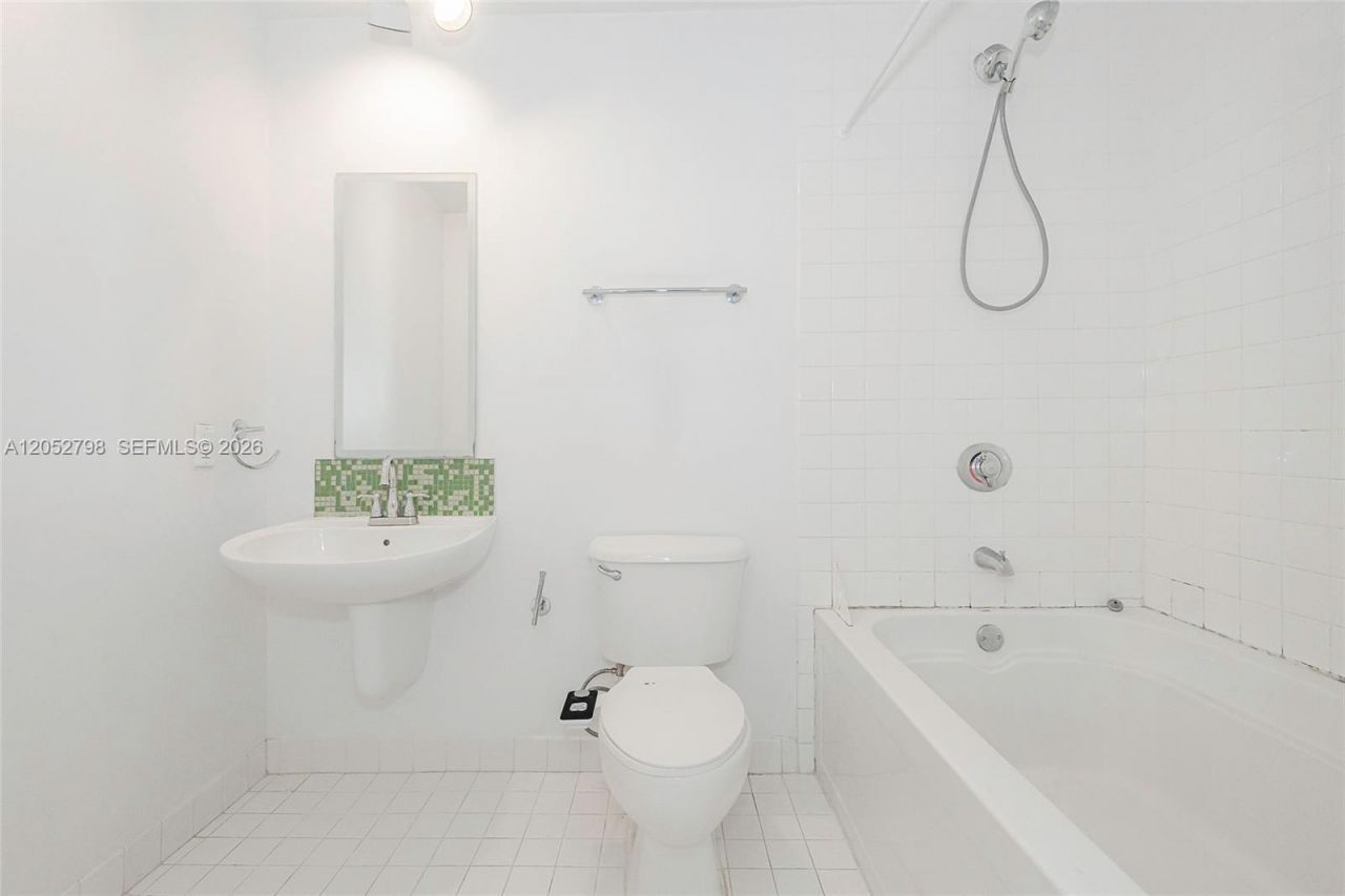 10 SW South River Dr , Unit 607, Miami, FL 33130 Photo