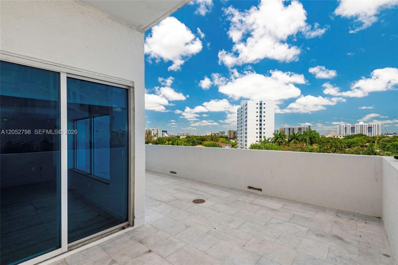 10 SW South River Dr , Unit 607, Miami, FL 33130 Photo