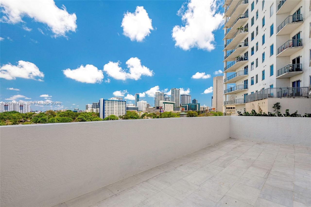 10 SW South River Dr , Unit 607, Miami, FL 33130 Photo