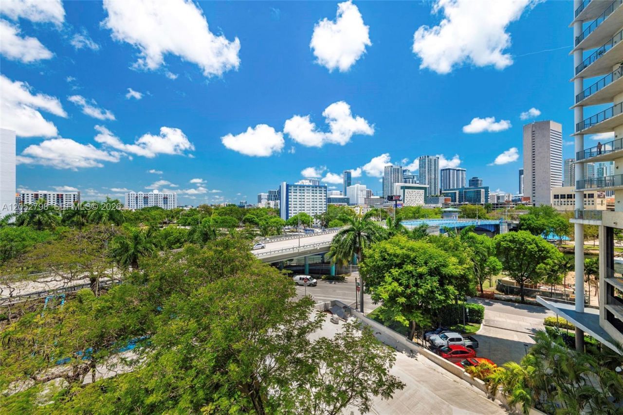10 SW South River Dr , Unit 607, Miami, FL 33130 Photo