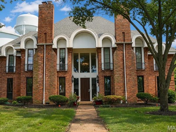 916 Claytonbrook Drive , Unit 1, Ballwin, MO 63011