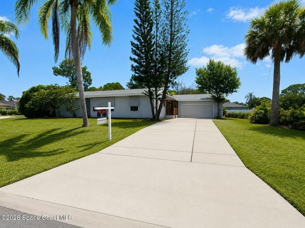 581 Borraclough Avenue NW , Palm Bay, FL 32907