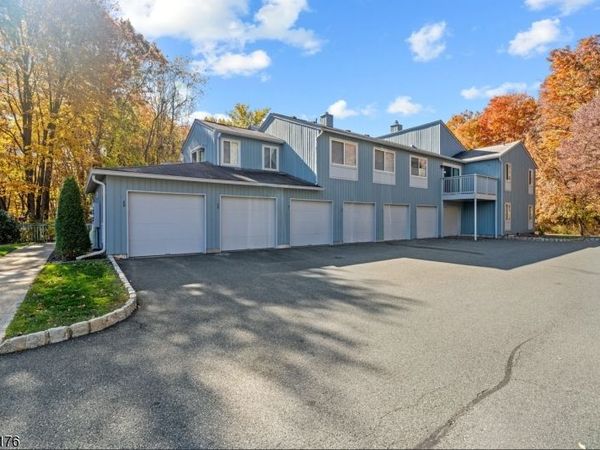 51 Drake Ln, Roxbury, NJ 07852