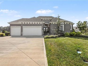 10008 N Revere Court, Kansas City, MO 64154