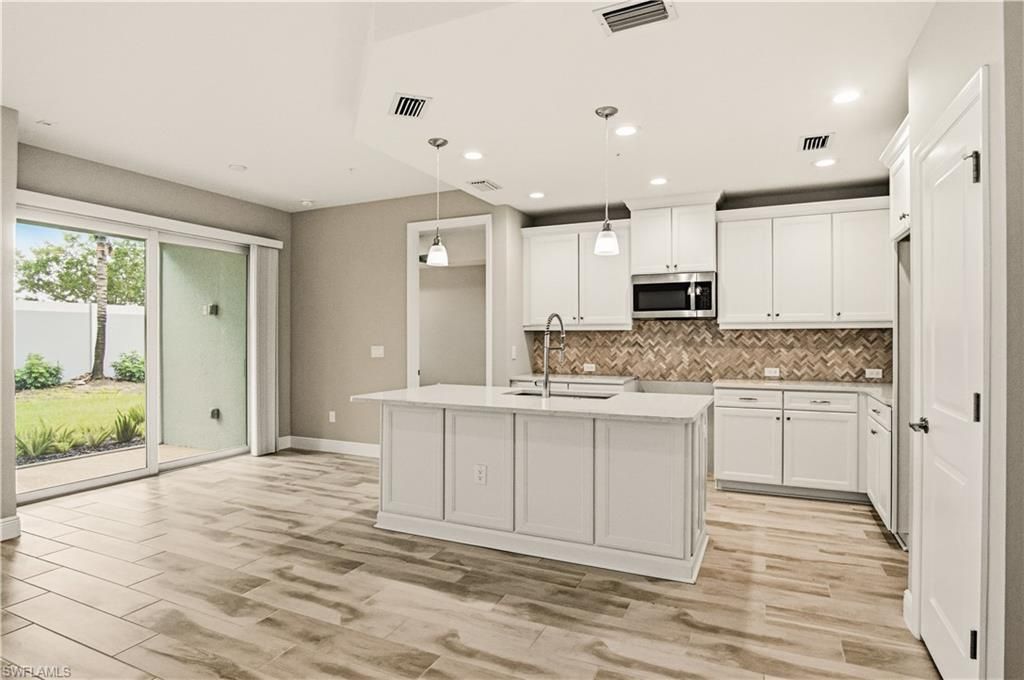 2664 Seychelles Cir, Unit 2401, Naples, FL 34112 Photo