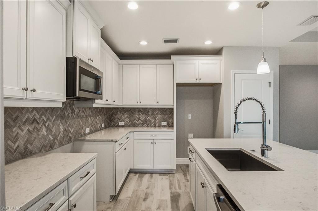 2664 Seychelles Cir, Unit 2401, Naples, FL 34112 Photo