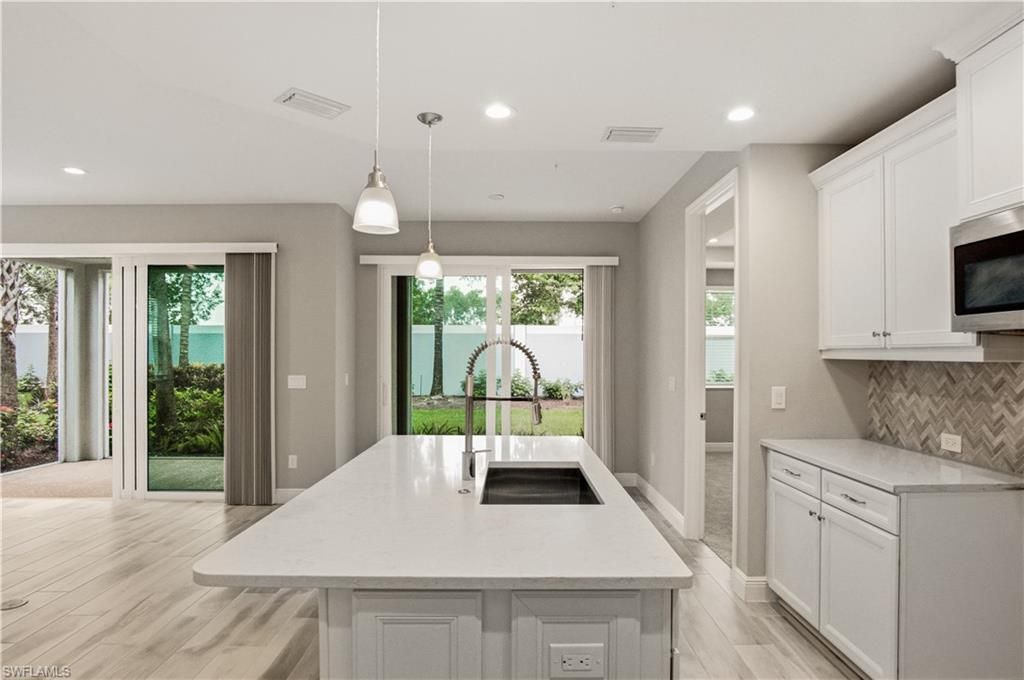 2664 Seychelles Cir, Unit 2401, Naples, FL 34112 Photo