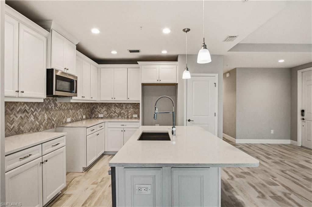 2664 Seychelles Cir, Unit 2401, Naples, FL 34112 Photo