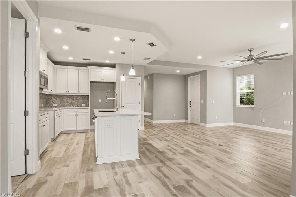 2664 Seychelles Cir, Unit 2401, Naples, FL 34112 Photo