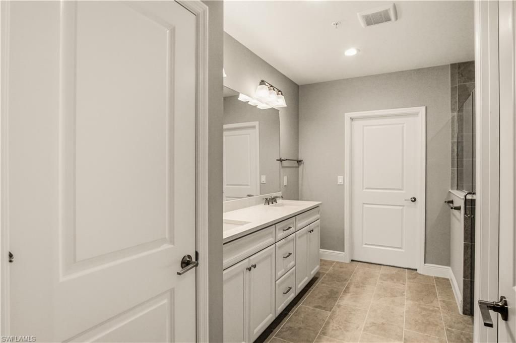 2664 Seychelles Cir, Unit 2401, Naples, FL 34112 Photo