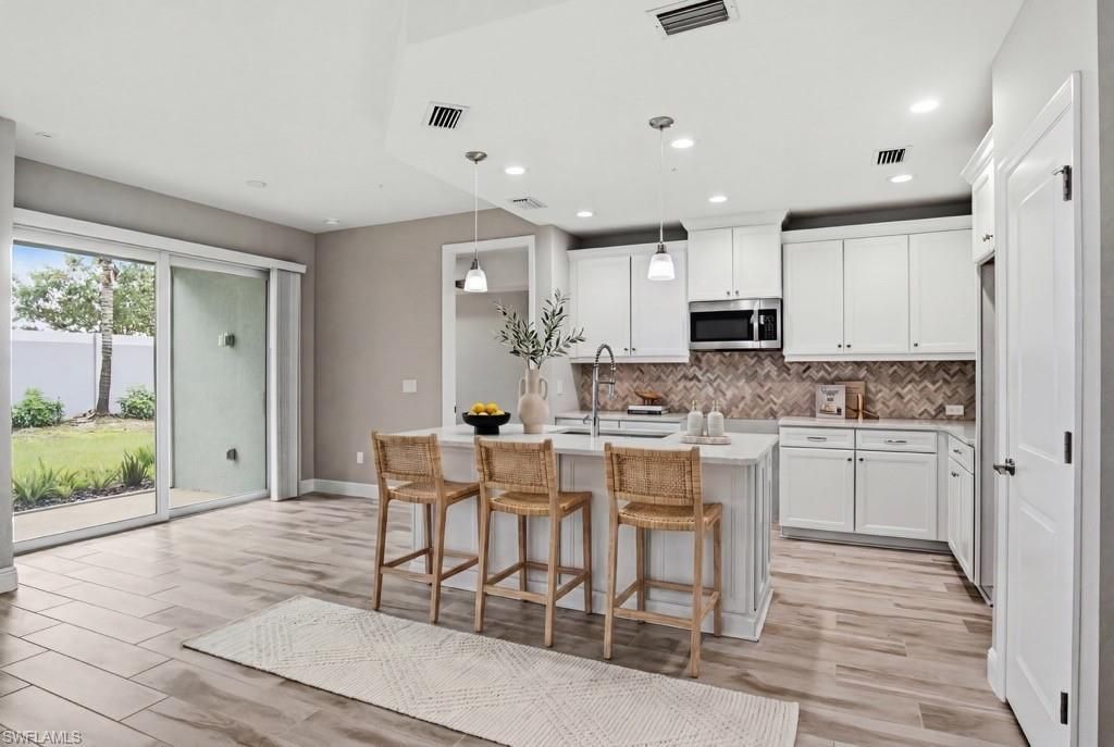 2664 Seychelles Cir, Unit 2401, Naples, FL 34112 Photo