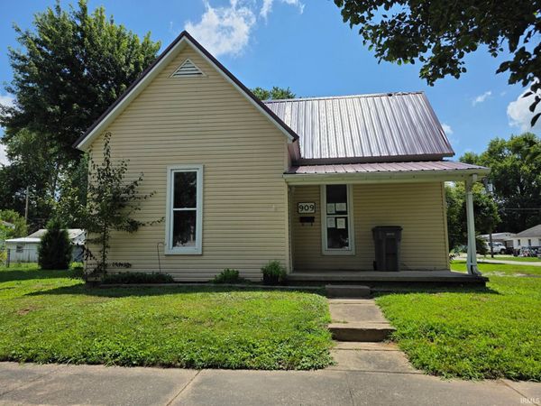 909 E Vincennes Street, Linton, IN 47441