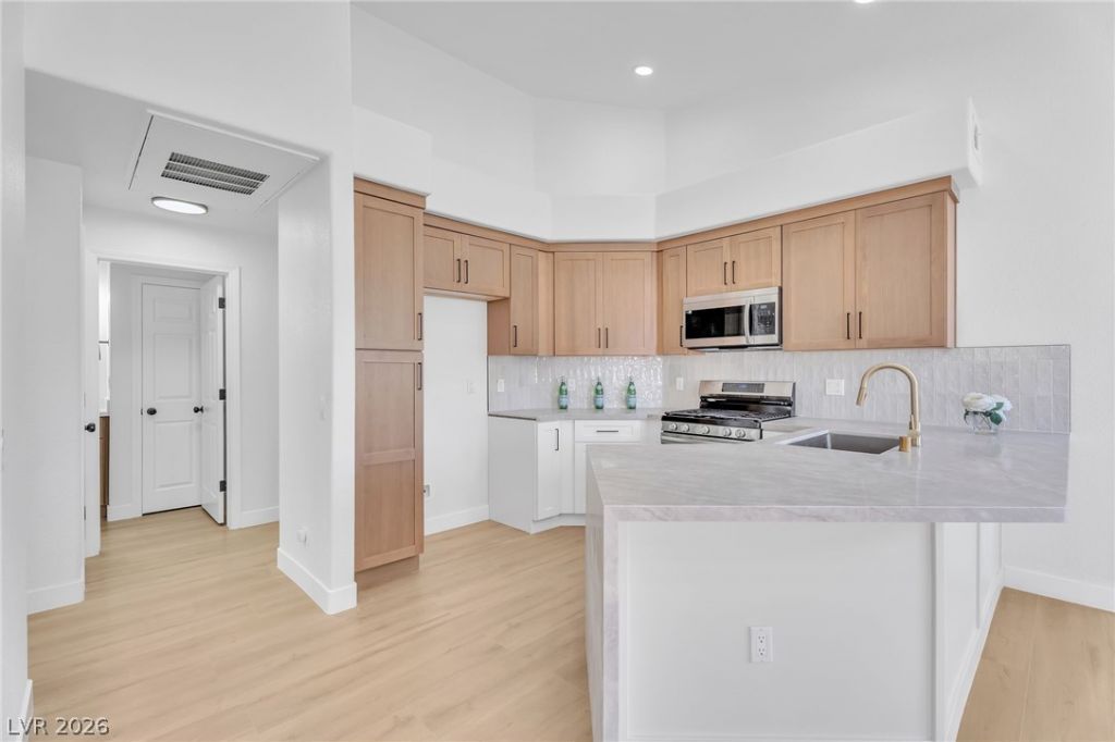 5225 W Reno Avenue, Unit 210, Las Vegas, NV 89118 Main Photo