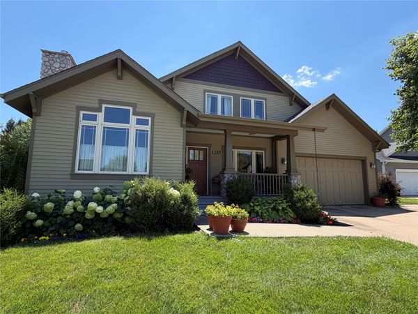 1207 Shadow Lane, Pella, IA 50219