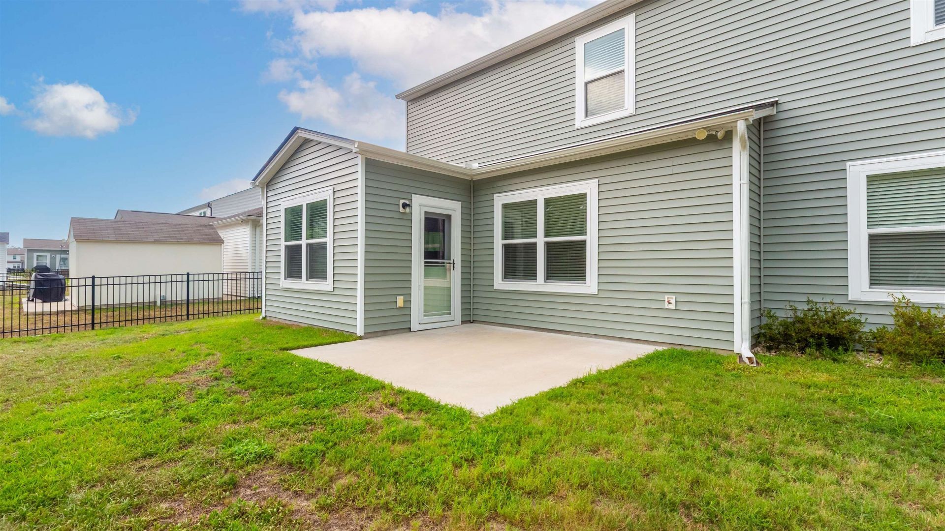 597 Heritage Downs Dr.  Photo 44