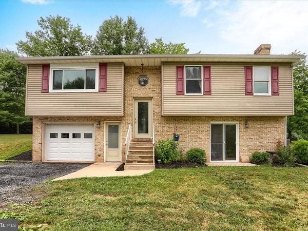 30 WESTER LAU DRIVE, DILLSBURG, PA 17019
