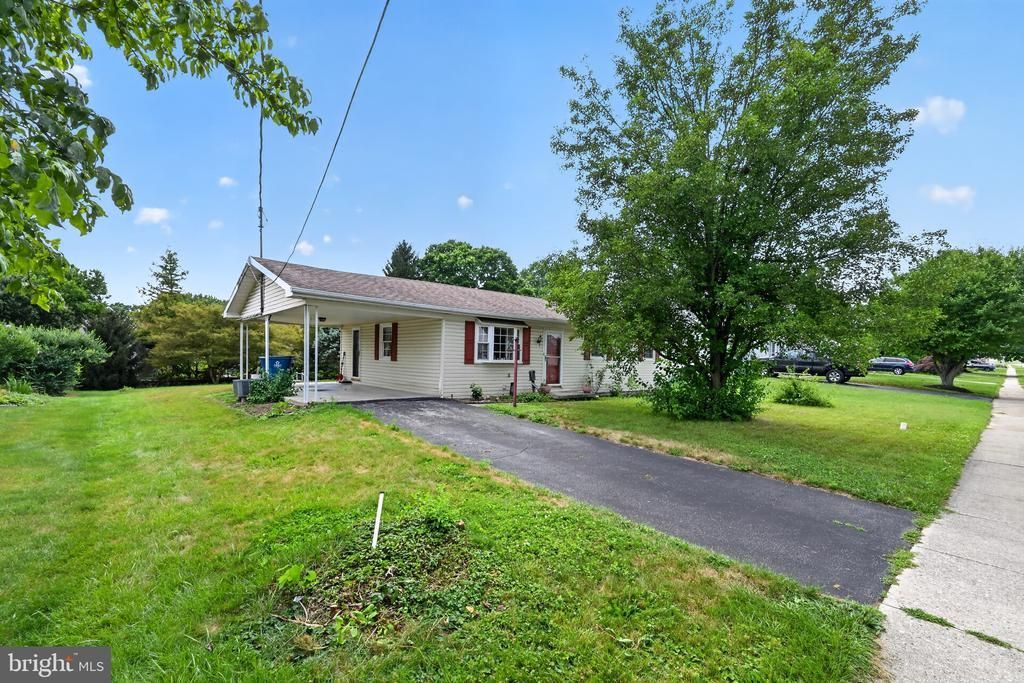 52 ROTHS CHURCH ROAD, SPRING GROVE, PA 17362