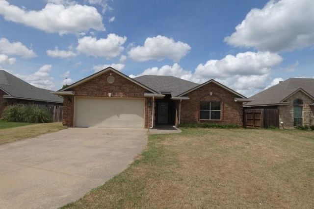 103 E C Ave, Cache, OK 73527 Main Photo