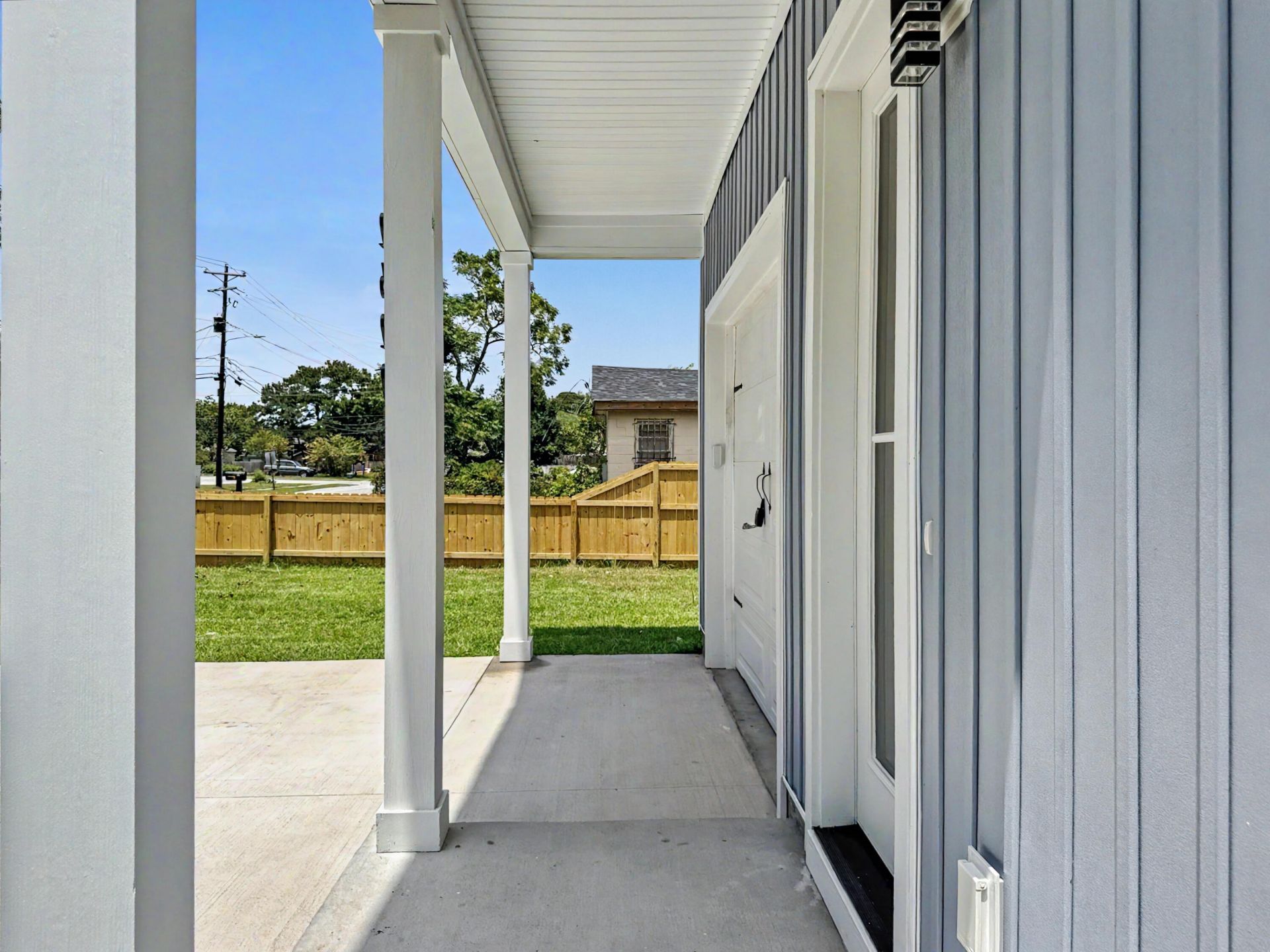 2629 Bonds Avenue Photo 4