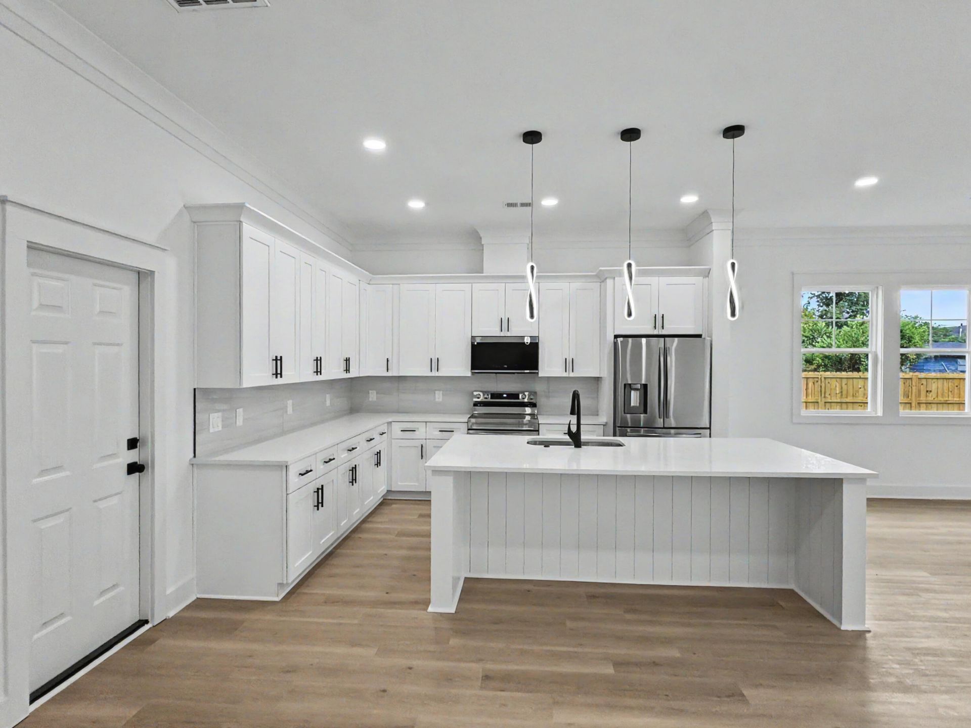 2629 Bonds Avenue Photo 9