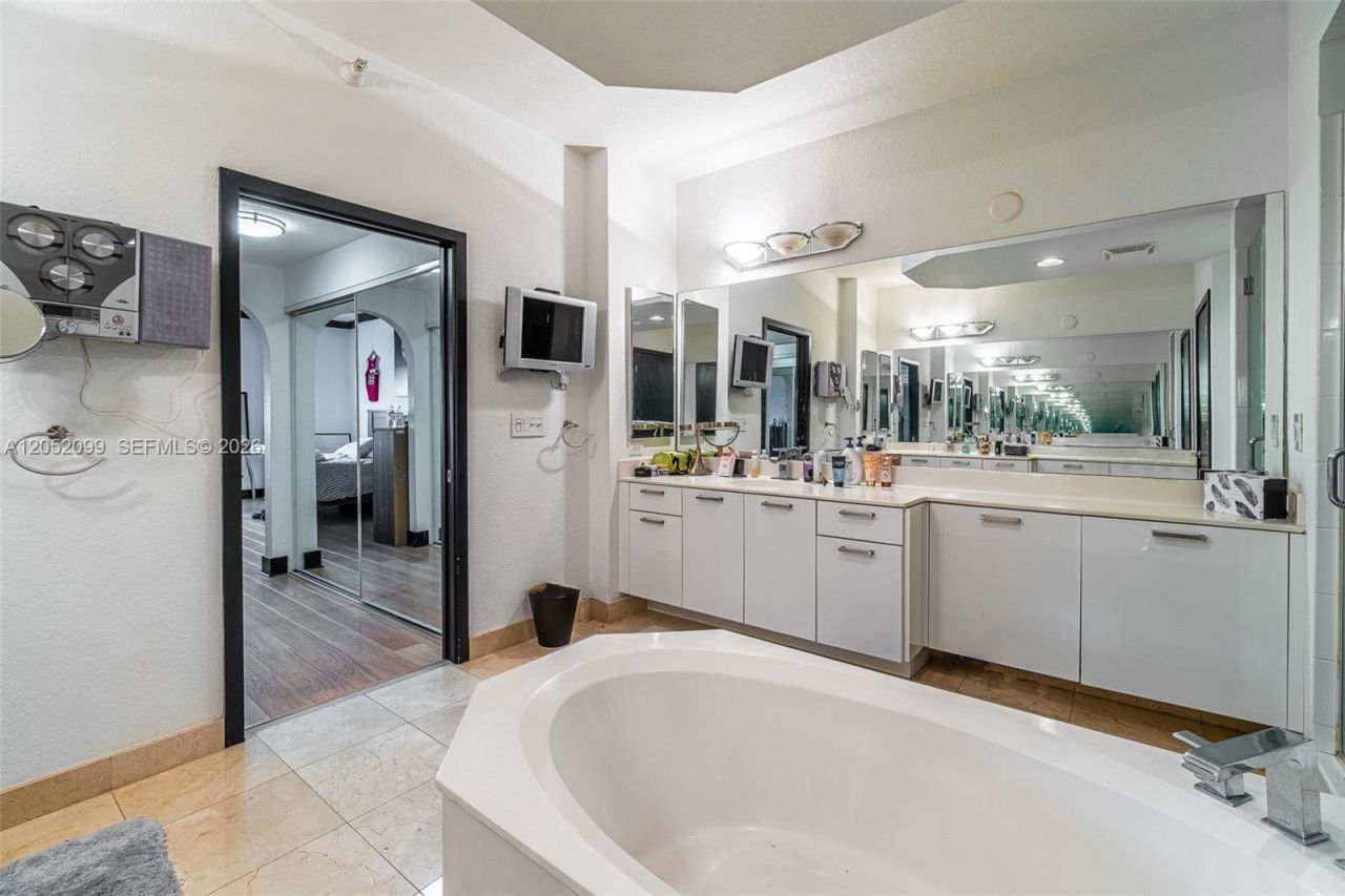 10700 NW 66th St , Unit 407, Doral, FL 33178 Photo