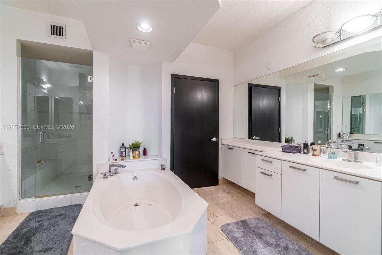 10700 NW 66th St , Unit 407, Doral, FL 33178 Photo