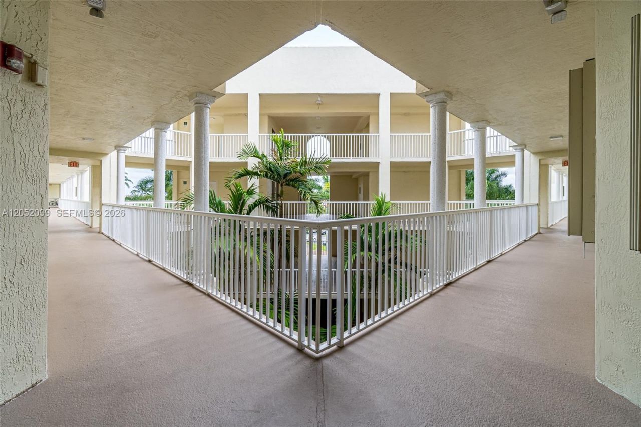 10700 NW 66th St , Unit 407, Doral, FL 33178 Photo