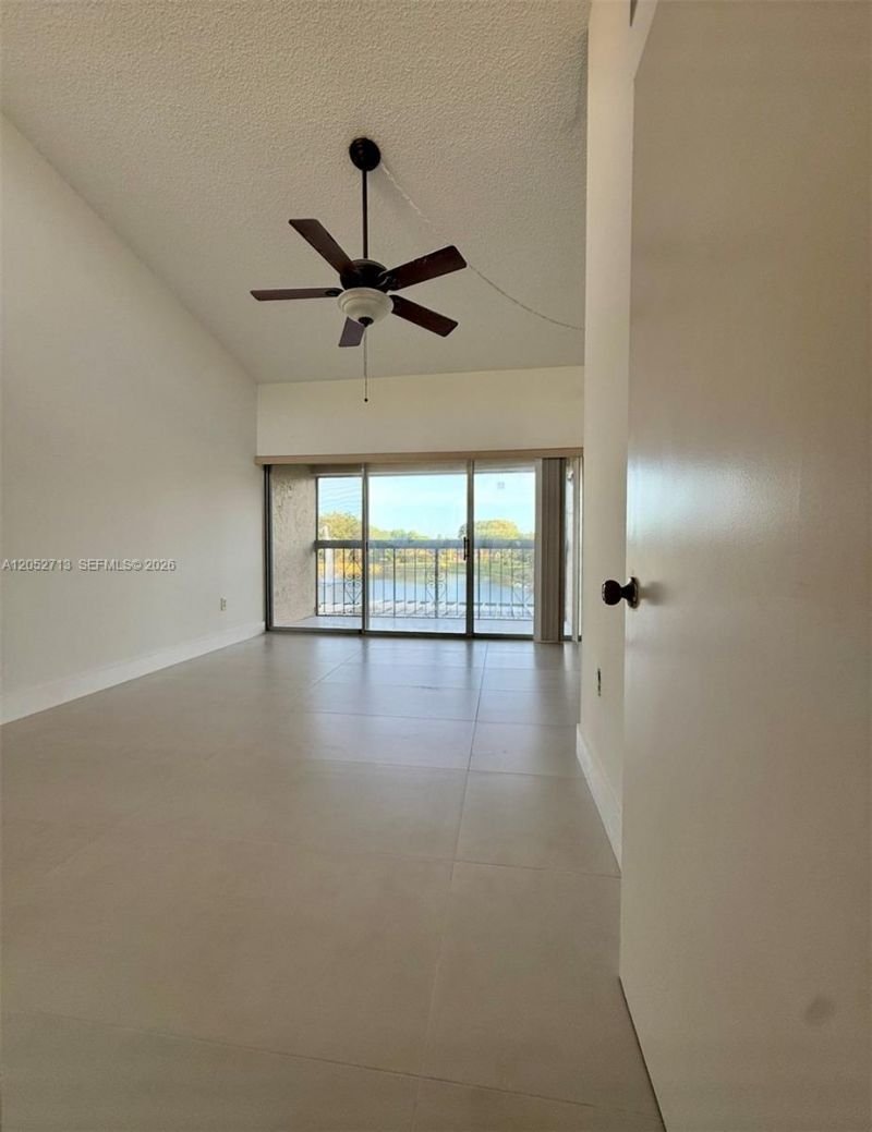 14293 Kendale Lakes Cir , Unit 14293, Miami, FL 33183 Photo