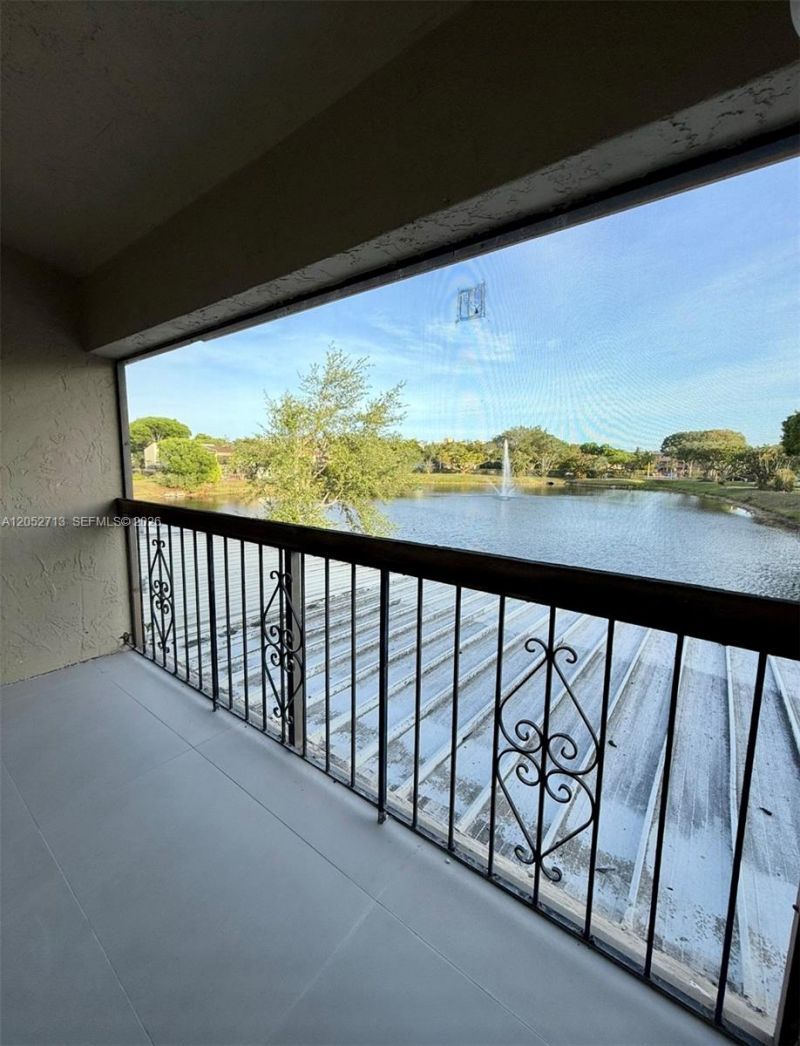 14293 Kendale Lakes Cir , Unit 14293, Miami, FL 33183 Photo