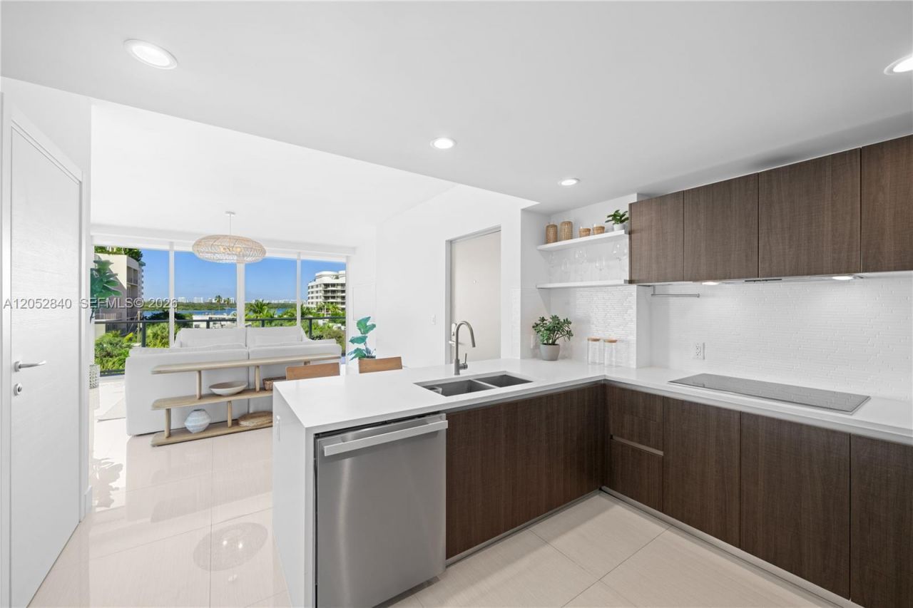 1150 102nd St , Unit 506, Bay Harbor Islands, FL 33154 Photo