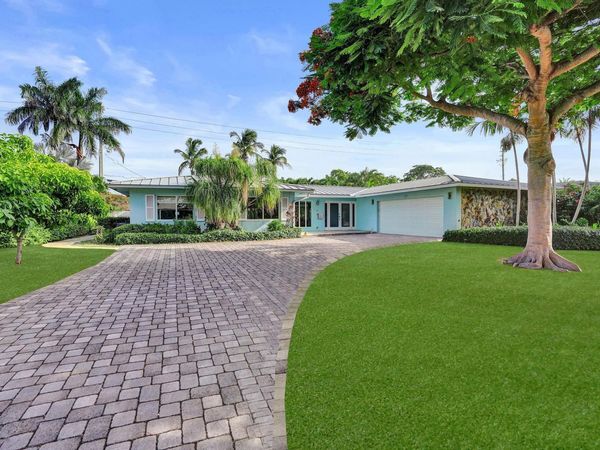 10 Minnetonka Road, Sea Ranch Lakes, FL 33308