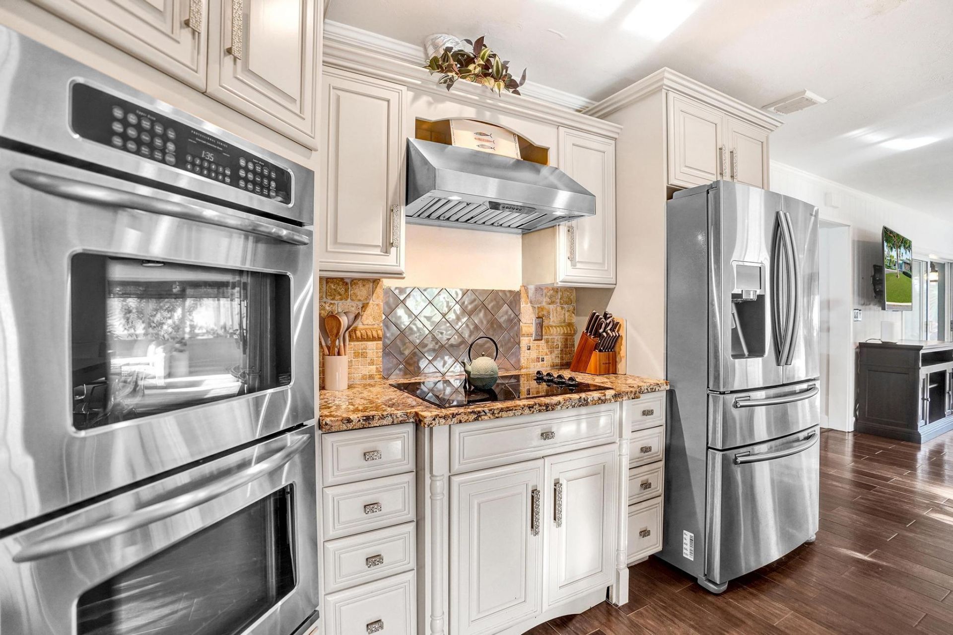 10 Minnetonka Road, Sea Ranch Lakes, FL 33308 Photo