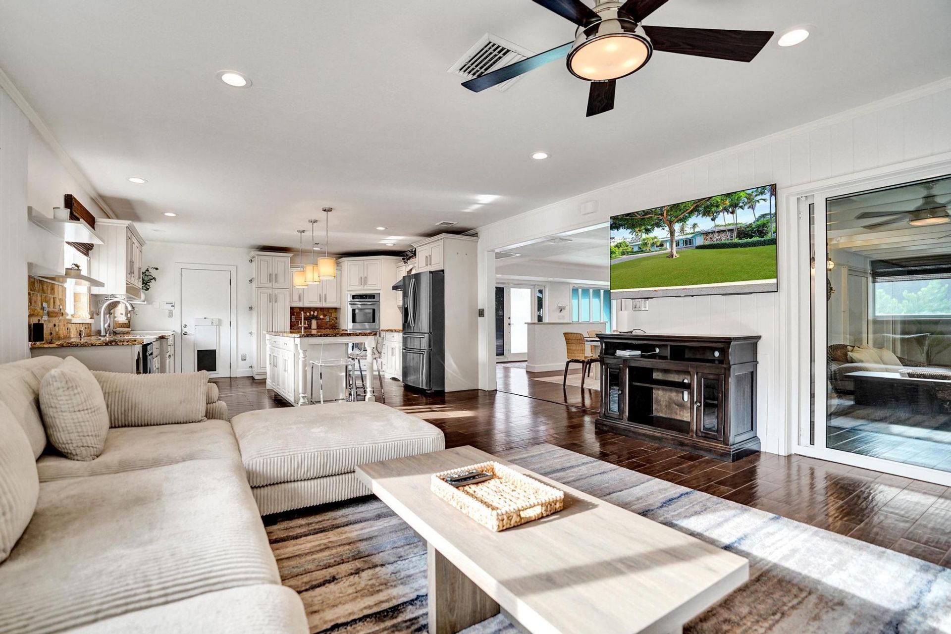 10 Minnetonka Road, Sea Ranch Lakes, FL 33308 Photo