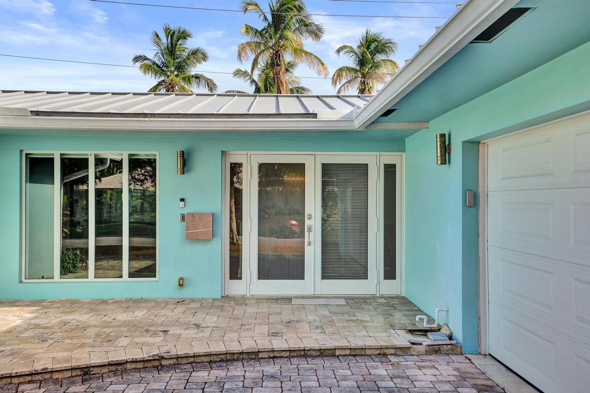 10 Minnetonka Road, Sea Ranch Lakes, FL 33308 Photo
