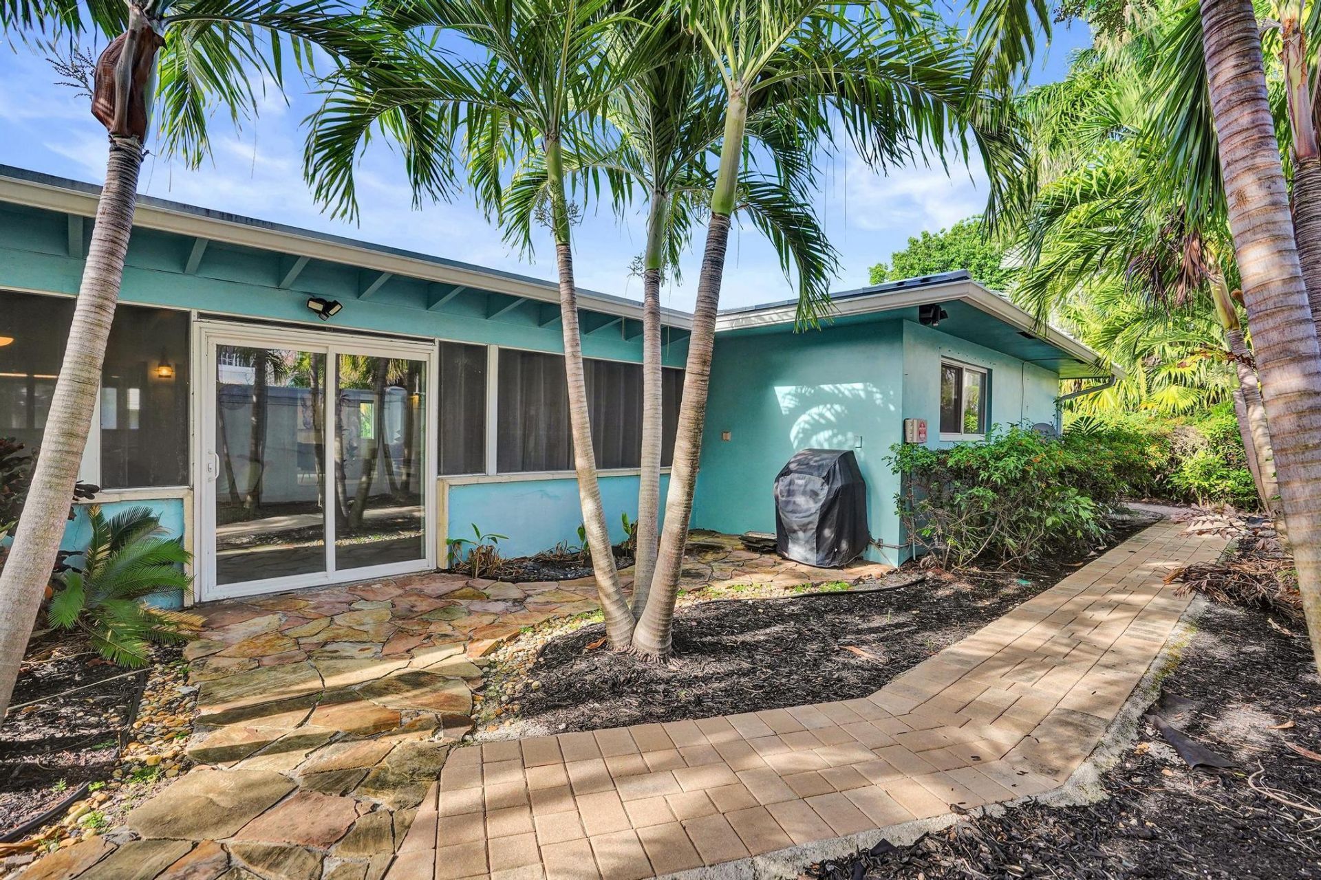 10 Minnetonka Road, Sea Ranch Lakes, FL 33308 Photo