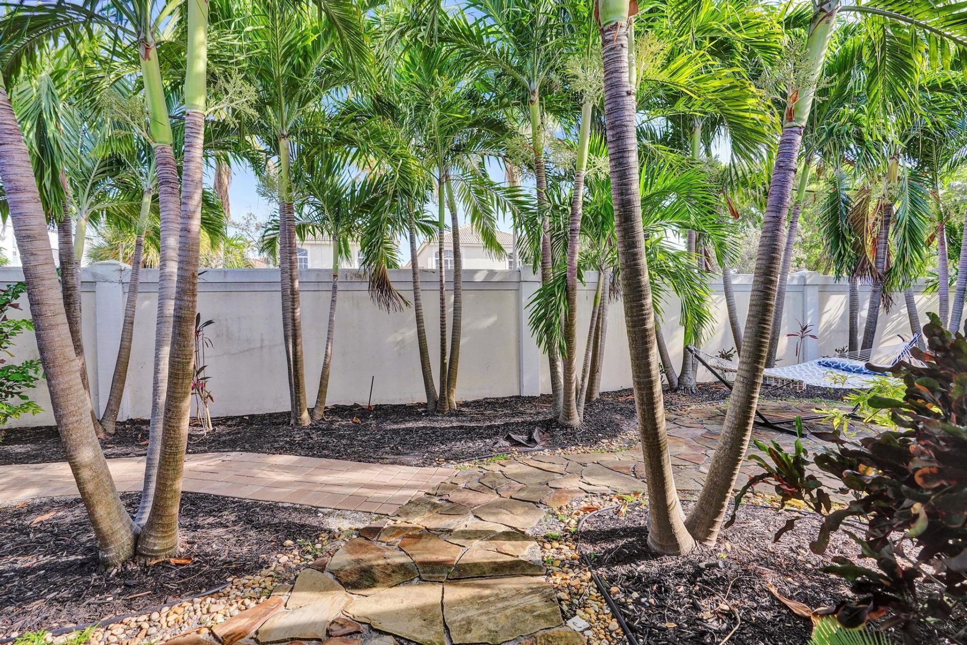 10 Minnetonka Road, Sea Ranch Lakes, FL 33308 Photo