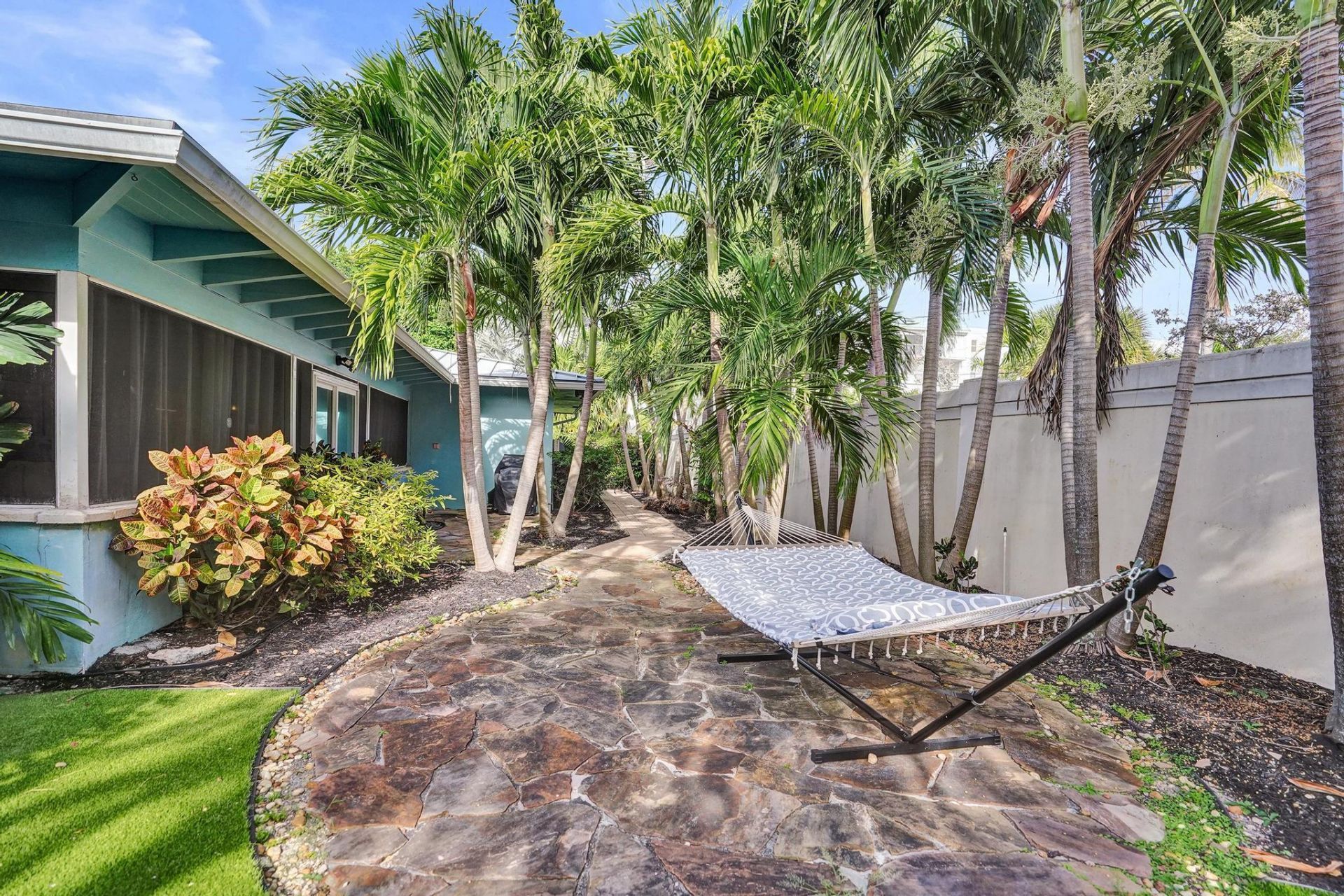 10 Minnetonka Road, Sea Ranch Lakes, FL 33308 Photo