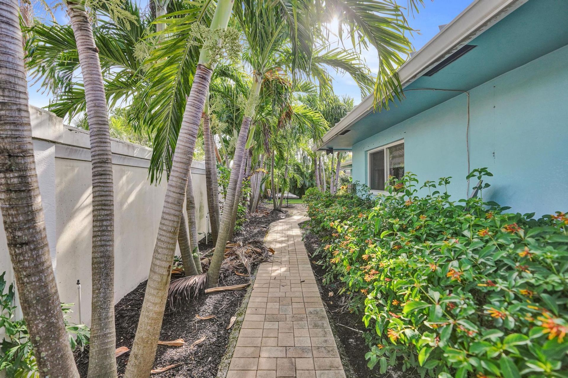 10 Minnetonka Road, Sea Ranch Lakes, FL 33308 Photo