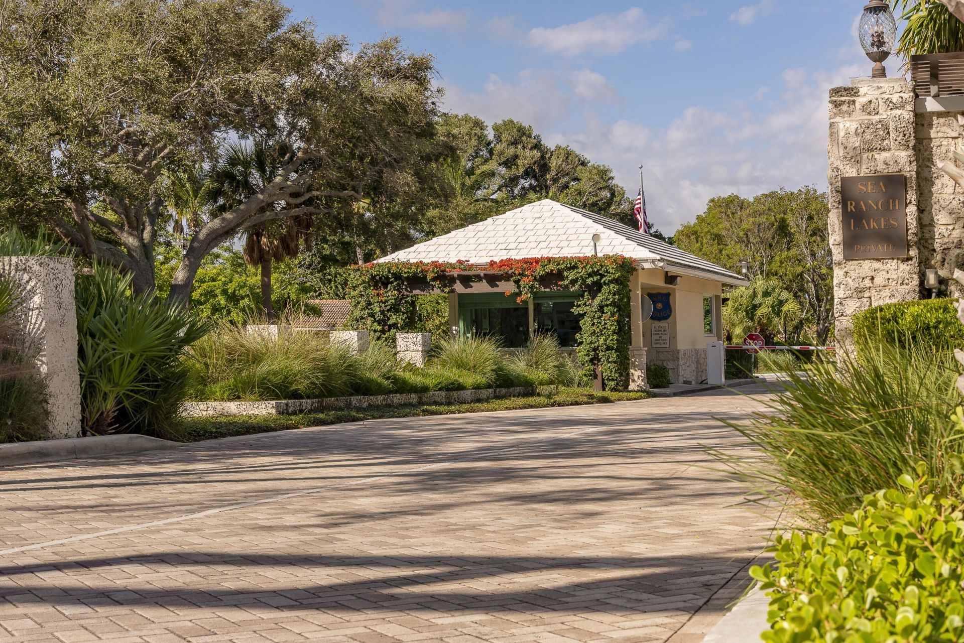 10 Minnetonka Road, Sea Ranch Lakes, FL 33308 Photo