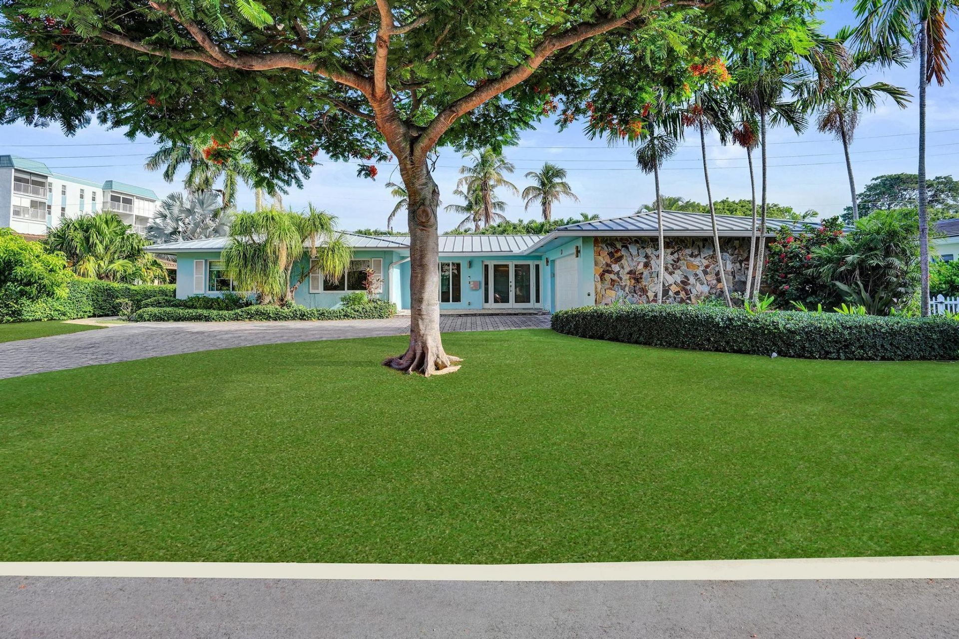 10 Minnetonka Road, Sea Ranch Lakes, FL 33308 Photo