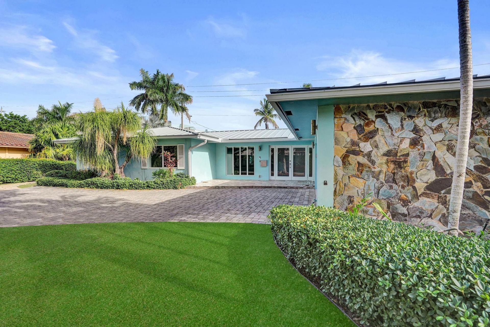 10 Minnetonka Road, Sea Ranch Lakes, FL 33308 Photo