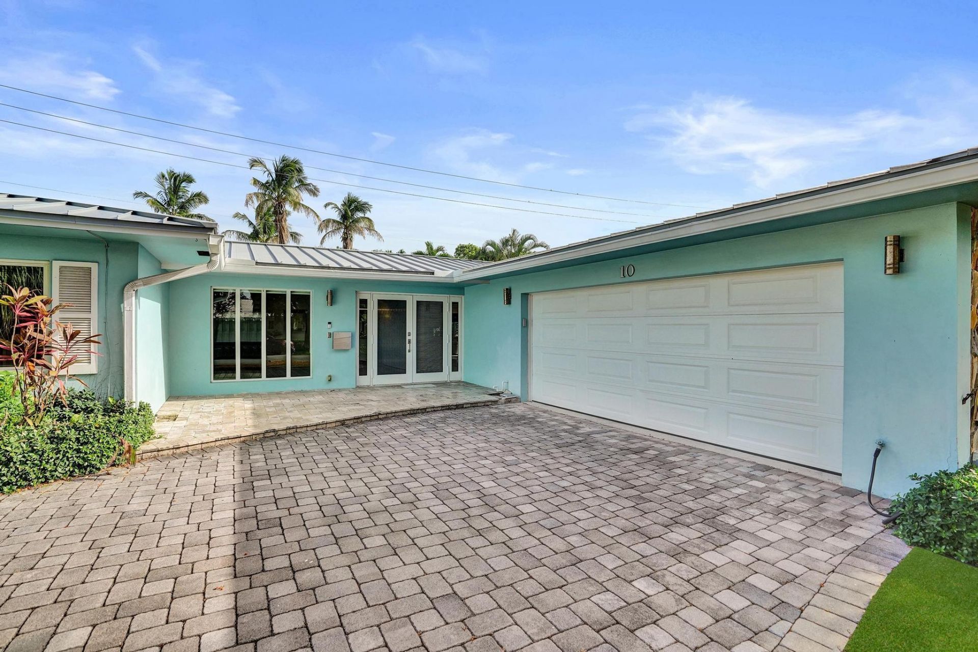10 Minnetonka Road, Sea Ranch Lakes, FL 33308 Photo
