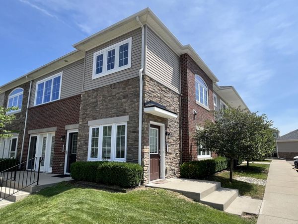 5619 Arbor Chase Drive, Ann Arbor, MI 48103