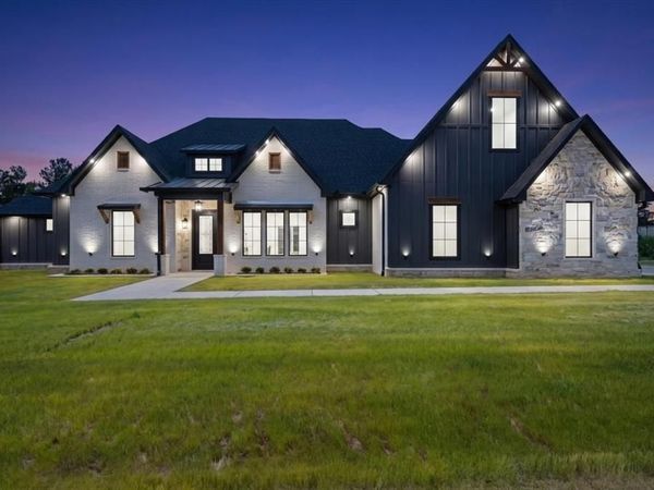 17402 Woodcrest Circle, Lindale, TX 75771