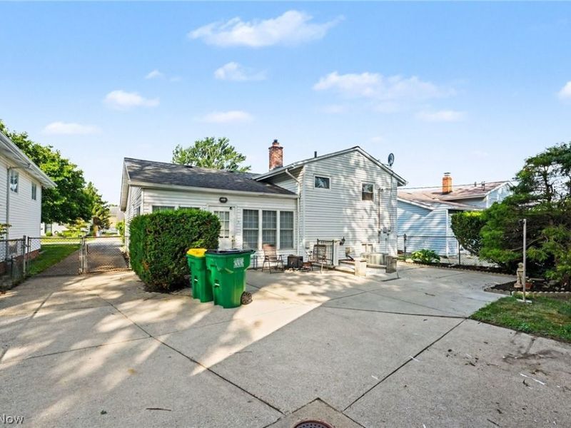 339 E 315th Street, Willowick, OH 44095 Photo 3